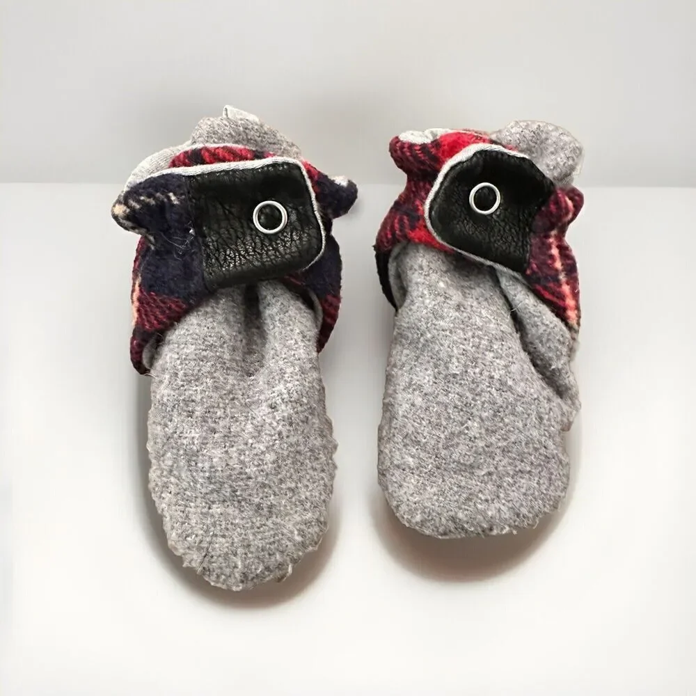 Robeez Leather Flannel Plaid Grey Black Crib Shoes Boots baby boy 6-12 M EUC